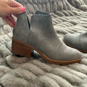 Sorel Gray and Brown Ankle Boots with Side Zipper